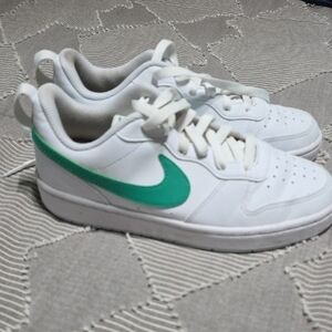 Nike Kids White and Green Sneakers